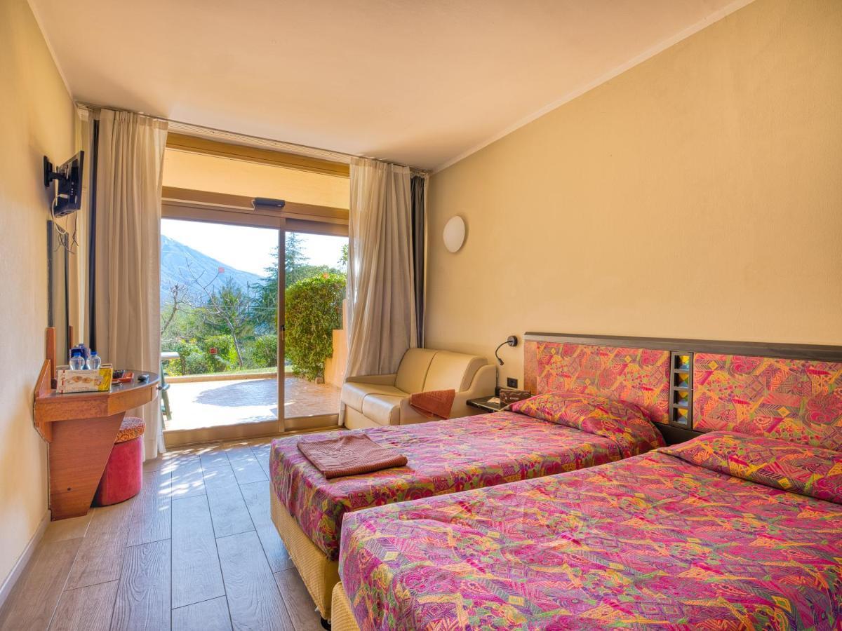 Hotel Leonardo Da Vinci Limone sul Garda Esterno foto